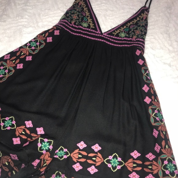 Embroidered romper - Picture 2 of 3